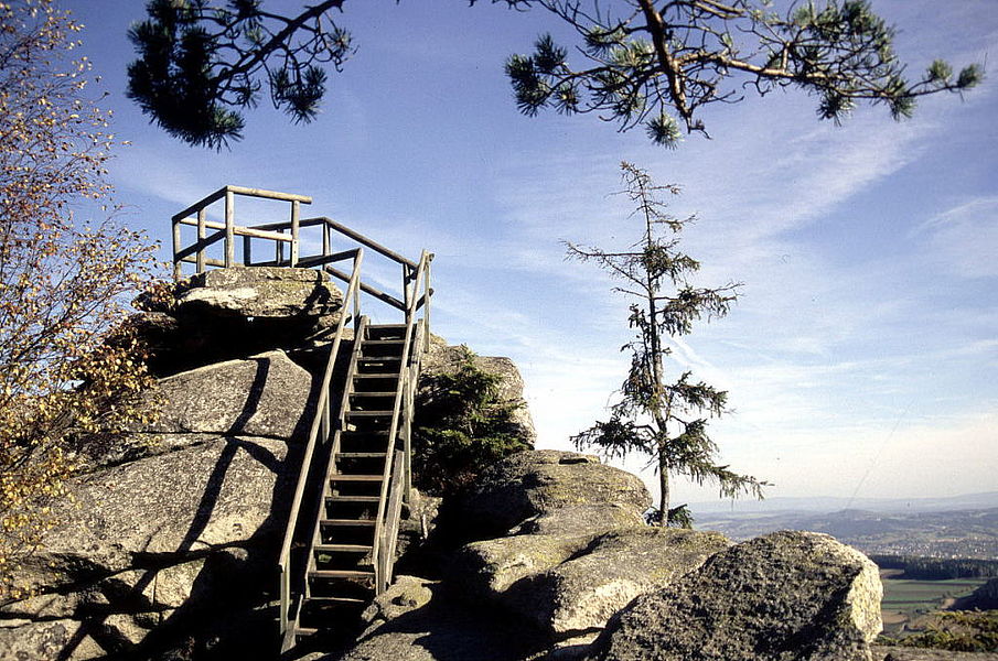Burgstein Foto F. Meier