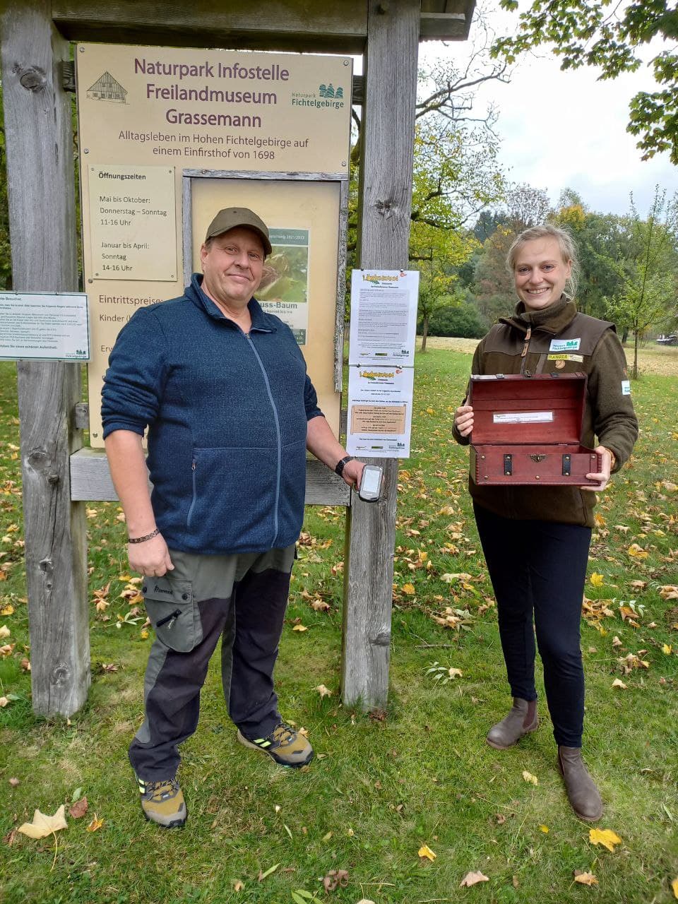 Löwenzahn und ZDF im Naturpark Fichtelgebirge zum gemeinsamen Geocaching