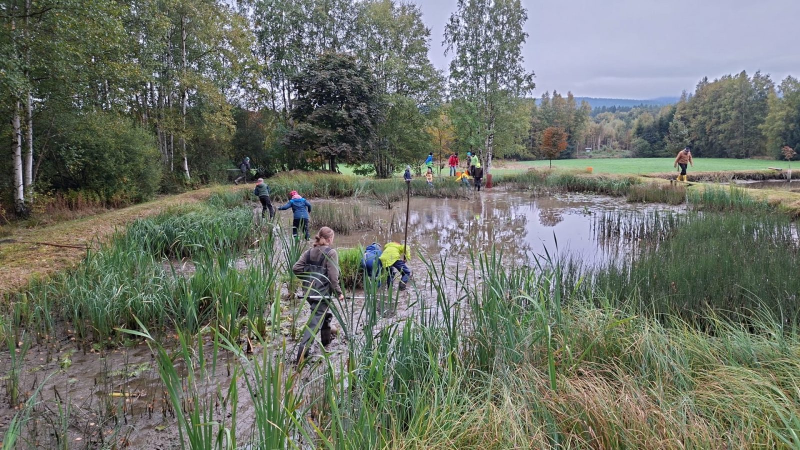 Junior Ranger Aktion - Abfischen im Naturpark Fichtelgebirge